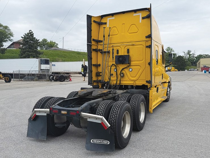 2024-freightliner-cascadia-126-image-2