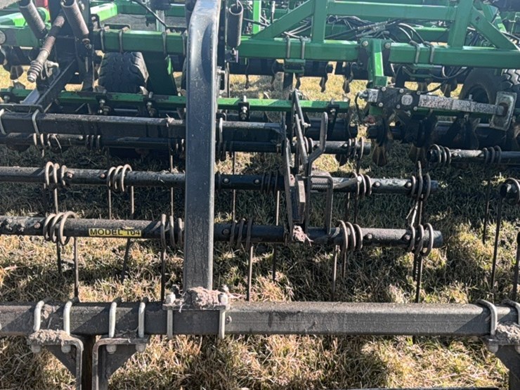 summers-40’-supercoulter-plus-vertical-tillage,-equipped-with-summer’s-heavy-duty-3-bar-harrows-and-rolling-baskets-image-30