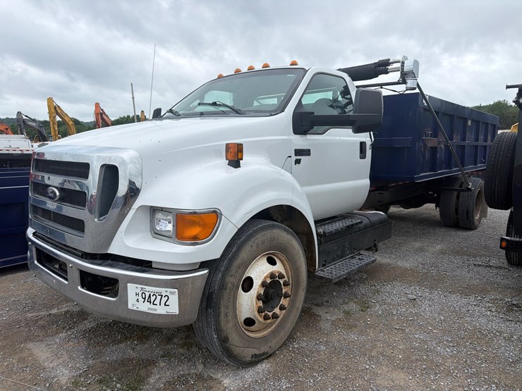 2012-ford-f650-image-1