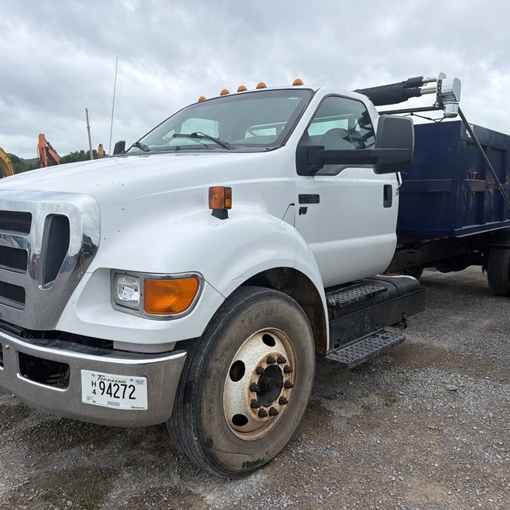 2012 FORD F650