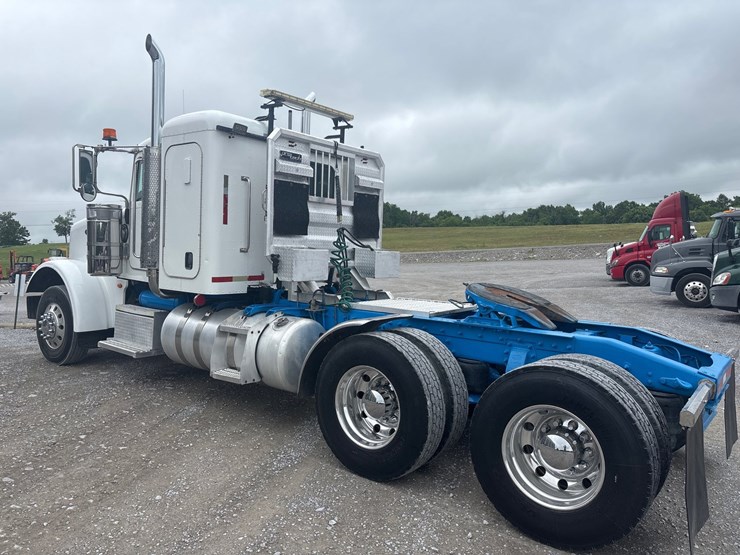 2013-peterbilt-367-image-4
