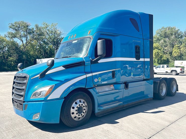 2021-freightliner-cascadia-126-image-1