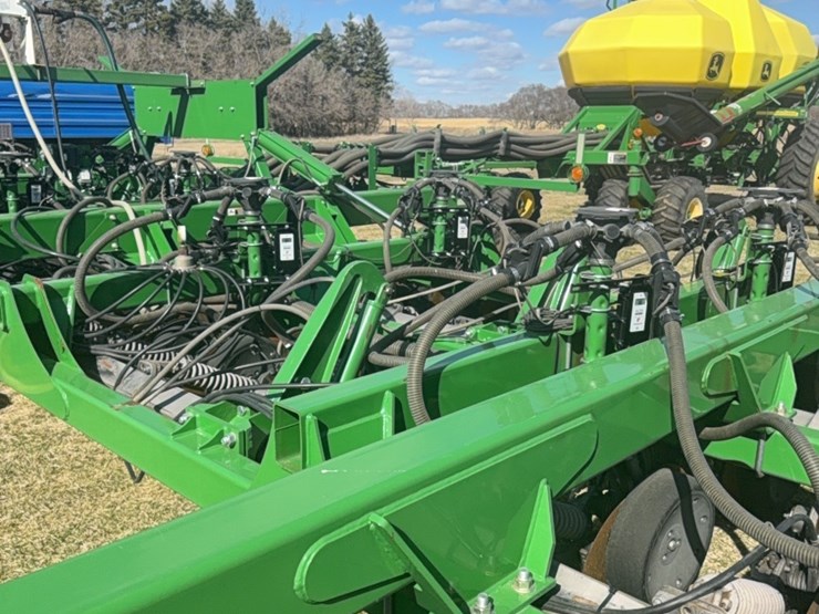 2000-john-deere-1910-image-68