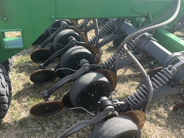 2000-john-deere-1910-image-19