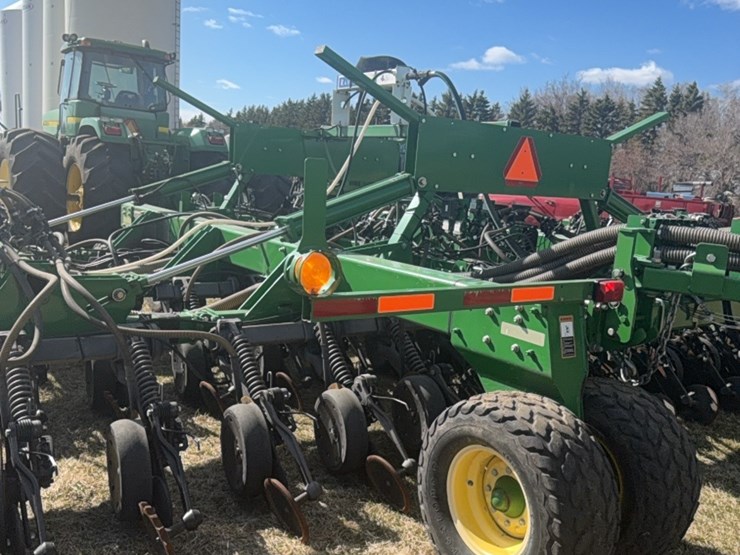 2000-john-deere-1910-image-50