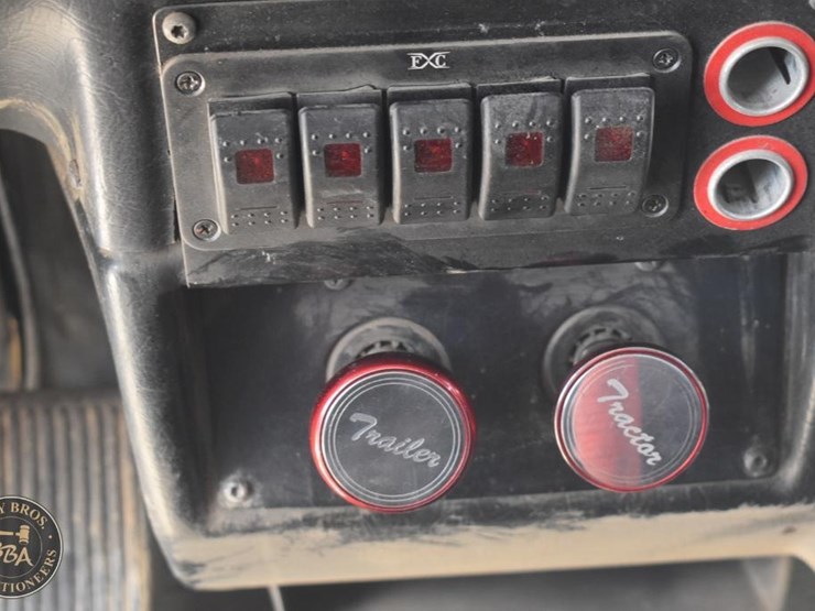 2005-peterbilt-378-image-85