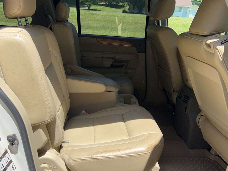 2010-infiniti-qx56-image-19
