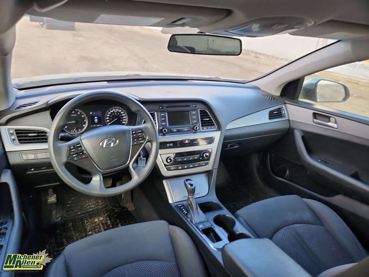 2017-hyundai-sonata-4dr-sedan-image-19
