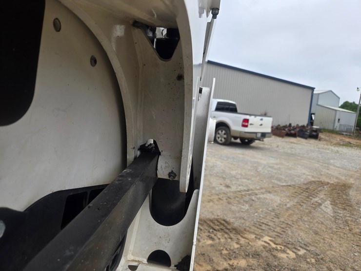 2023-bobcat-t770-image-75