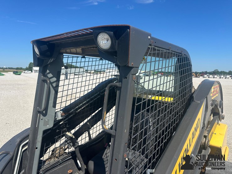 2015-new-holland-l230-image-10