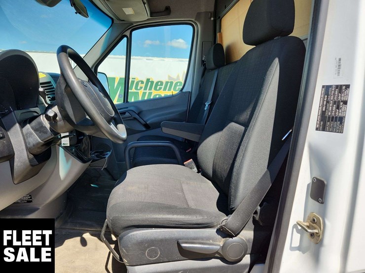2015-mercedes-benz-sprinter-3500-image-21