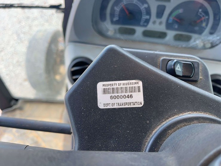 new-holland-t6020-image-18