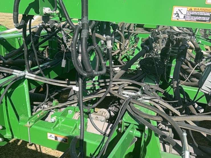 2000-john-deere-1910-image-83
