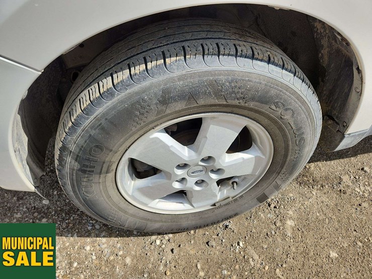 2011-ford-escape-image-12