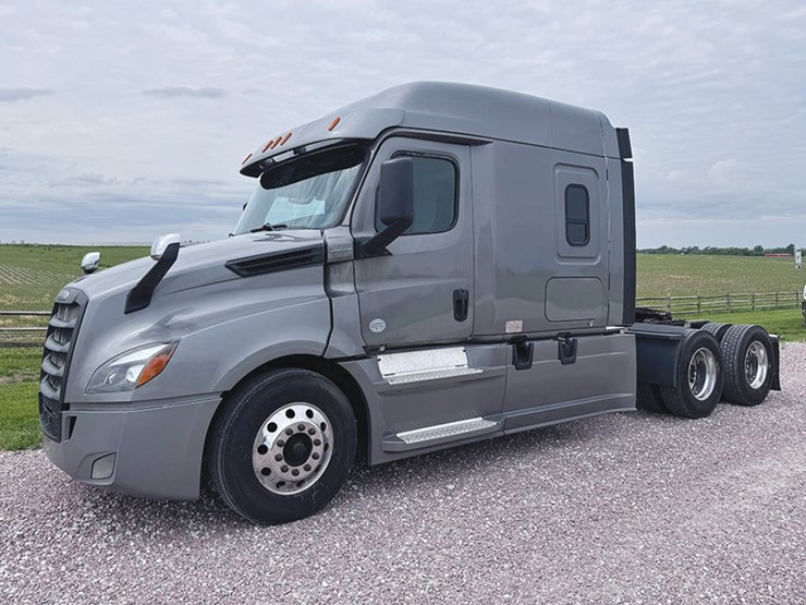 2023-freightliner-cascadia-126-image-1