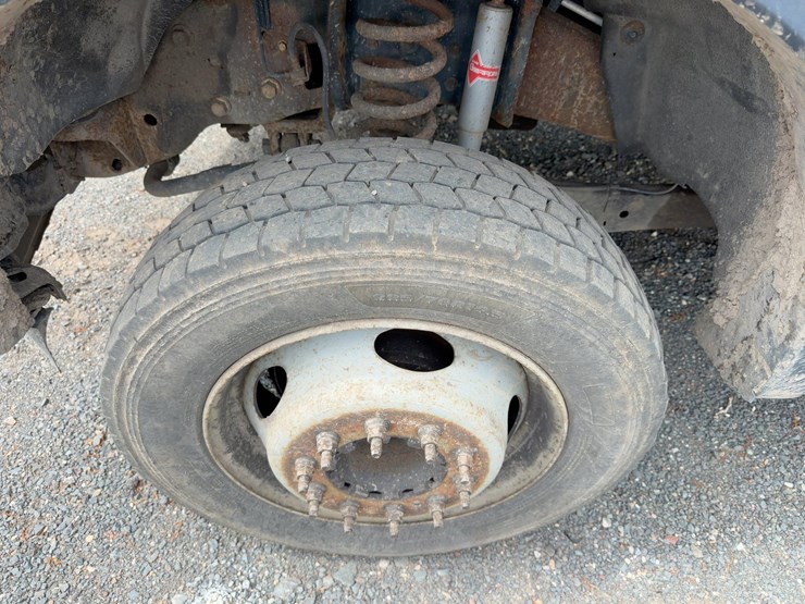 2015-ford-f550-xl-image-11