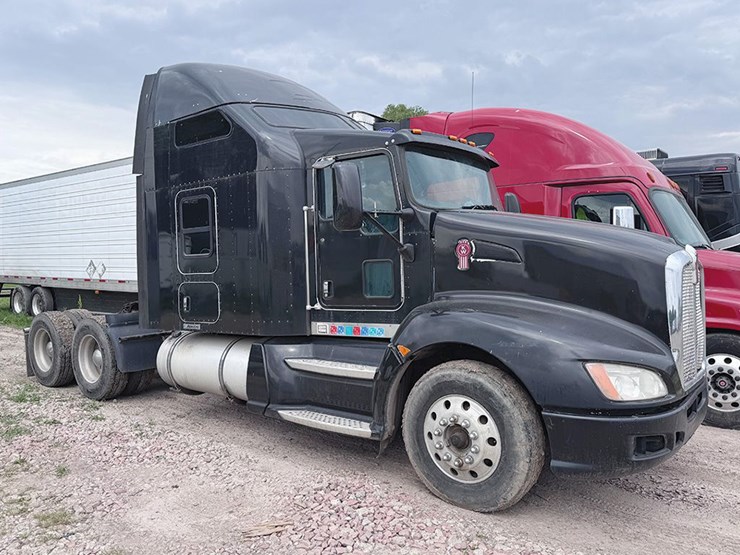 2012-kenworth-t660-image-1