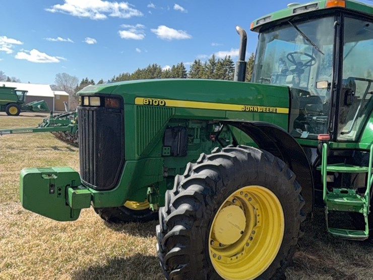john-deere-8100-image-4
