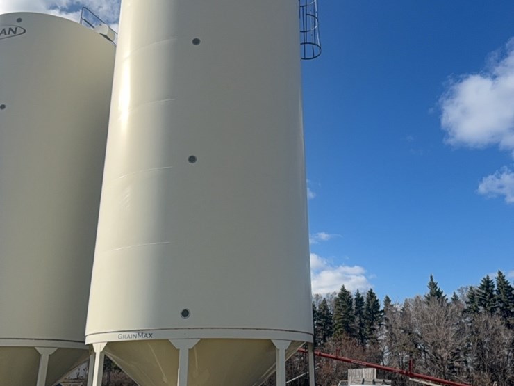 meridian-6000-bushel-hopper-bin-with-fan,-used-for-grain-only,-excellent-shape-image-9