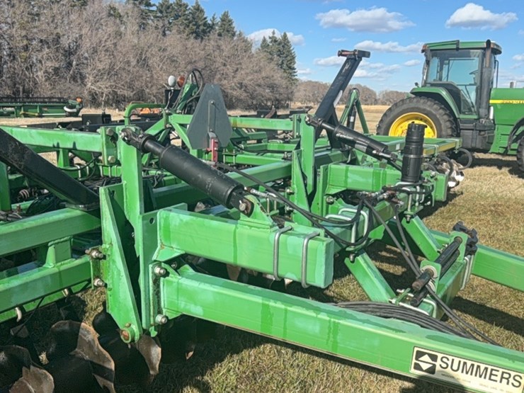 summers-40’-supercoulter-plus-vertical-tillage,-equipped-with-summer’s-heavy-duty-3-bar-harrows-and-rolling-baskets-image-64