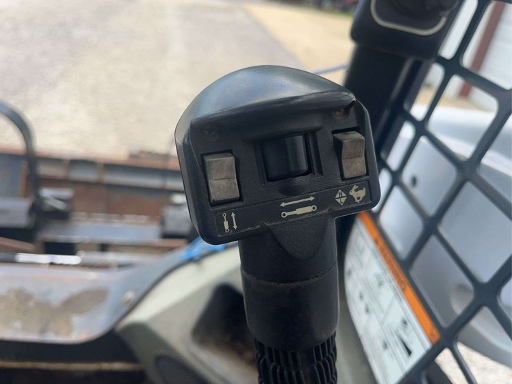 2015-bobcat-t590-image-15