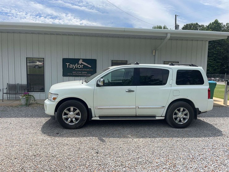 2004-infiniti-qx56-image-1
