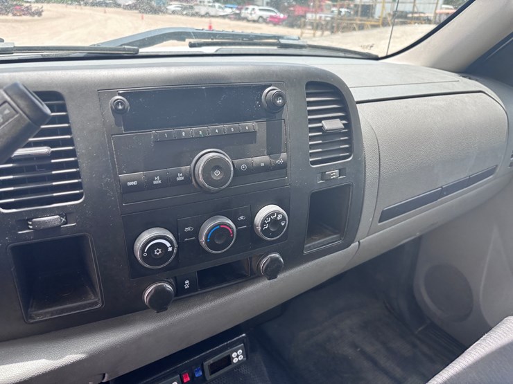 2011-chevrolet-silverado-1500-image-12