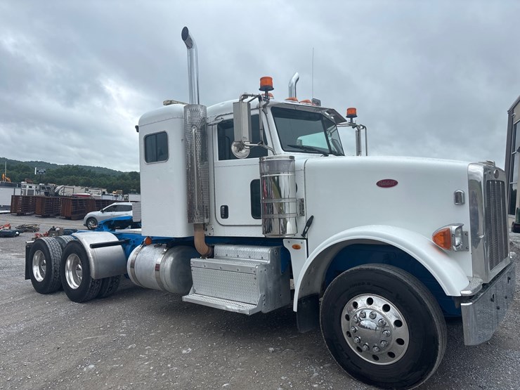 2013-peterbilt-367-image-2