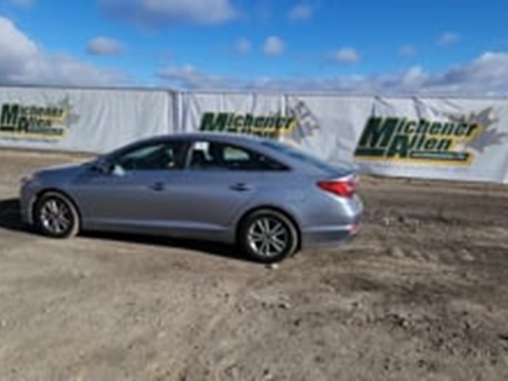 2017-hyundai-sonata-4dr-sedan-image-5