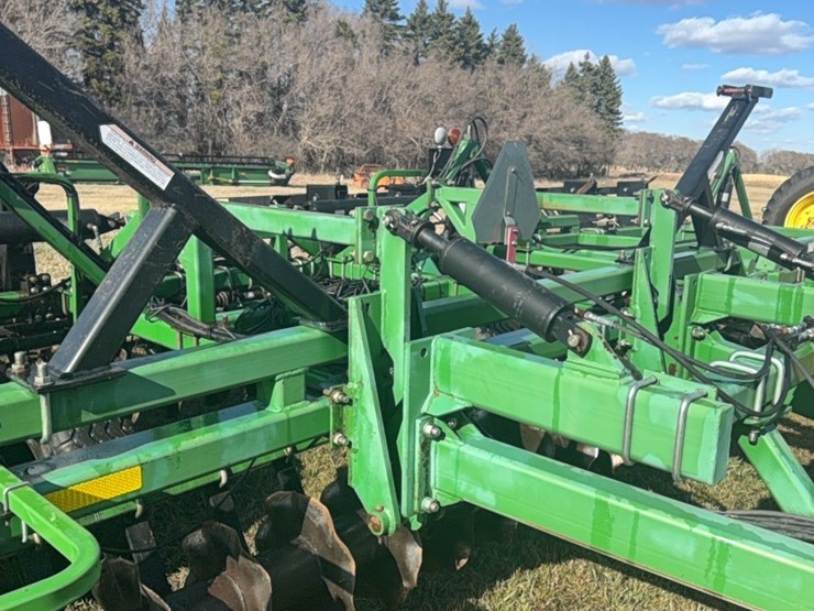 summers-40’-supercoulter-plus-vertical-tillage,-equipped-with-summer’s-heavy-duty-3-bar-harrows-and-rolling-baskets-image-62
