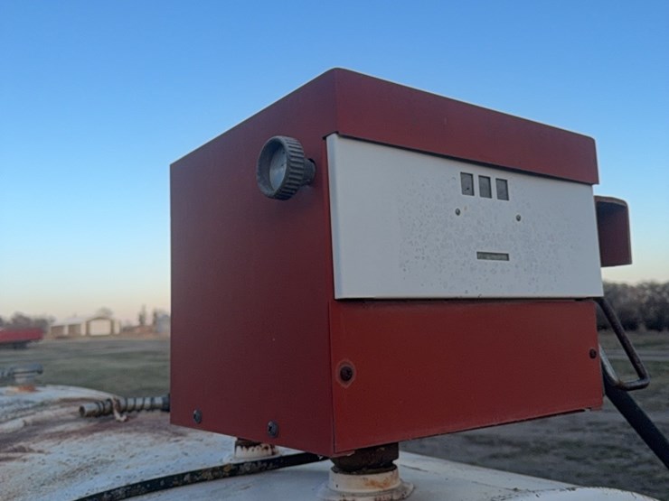 1000-gallon-fuel-tank-with-pump-image-12