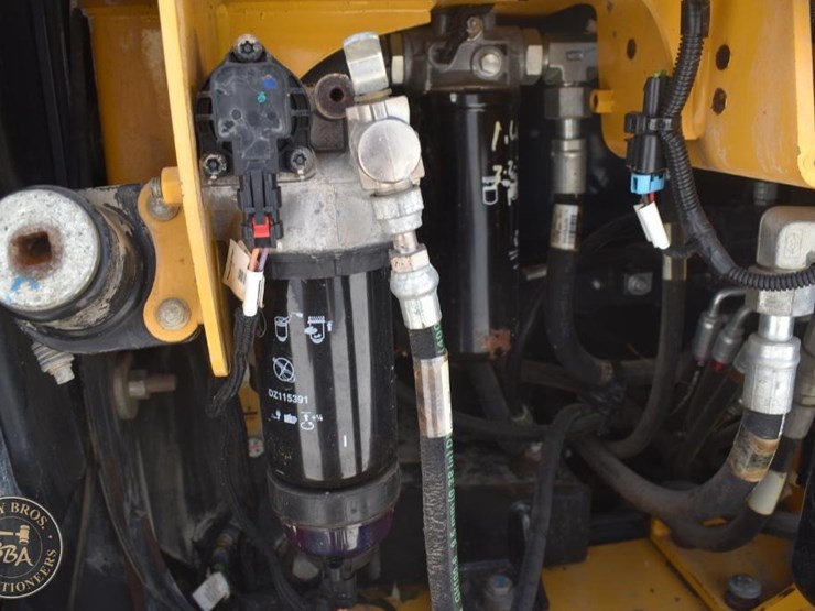 2022-deere-650k-lgp-image-57