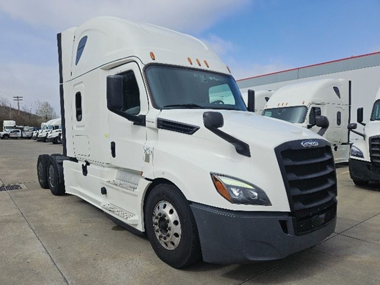 2020-freightliner-cascadia-126-image-1
