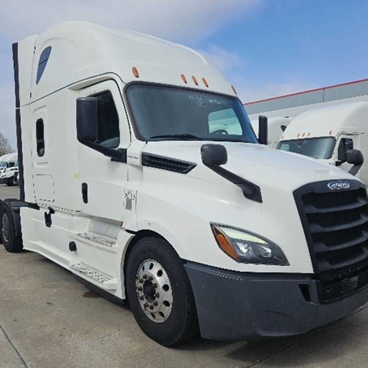 2020 FREIGHTLINER CASCADIA 126