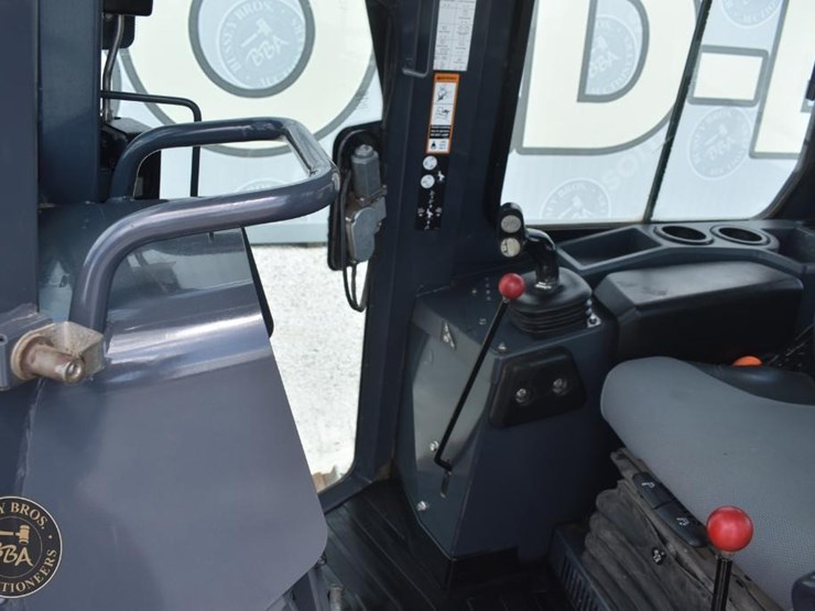 2022-deere-650k-lgp-image-64