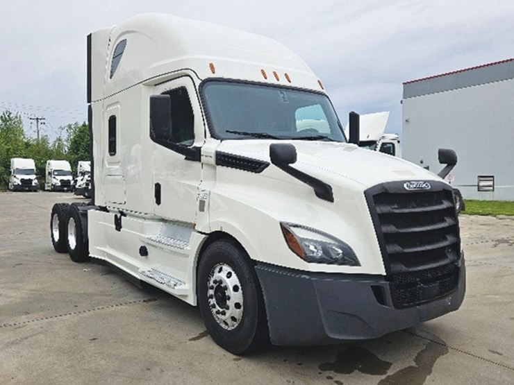 2020-freightliner-cascadia-126-image-1
