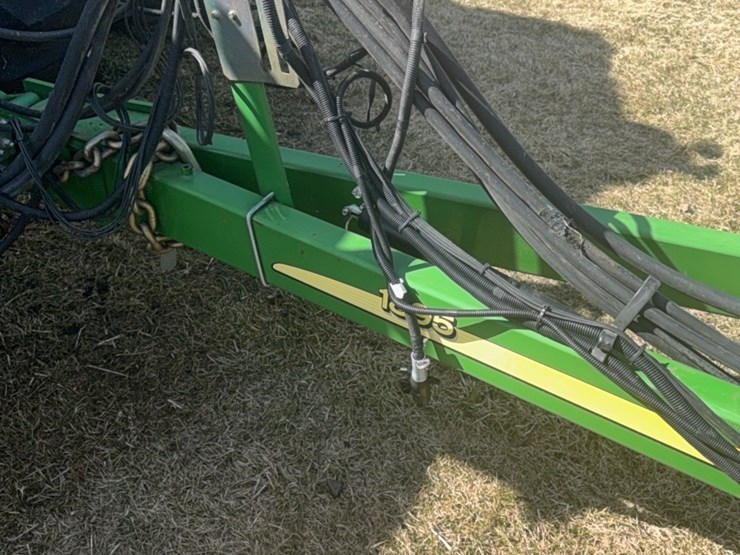 2000-john-deere-1910-image-89