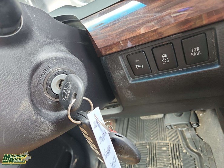 2015-toyota-tundra-image-25