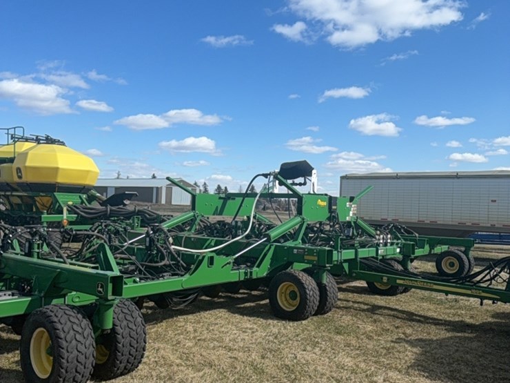 2000-john-deere-1910-image-2