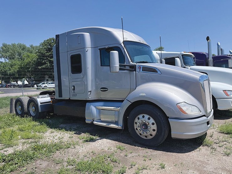 2016-kenworth-t680-image-1