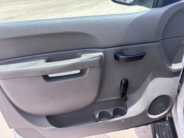 2011-chevrolet-silverado-1500-image-11