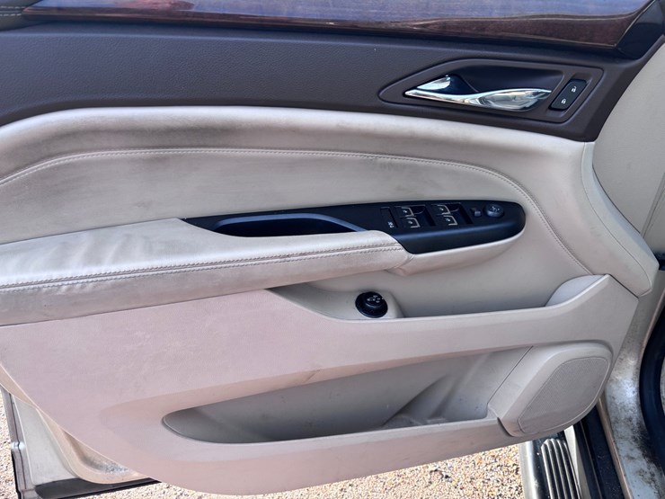 2015-cadillac-srx-image-9