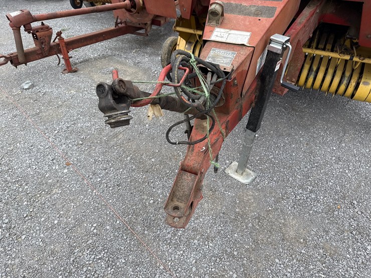 new-holland-644-image-8