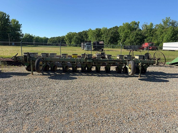 john-deere-7300-image-2