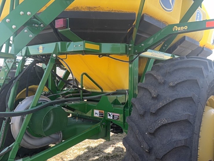 2000-john-deere-1910-image-126