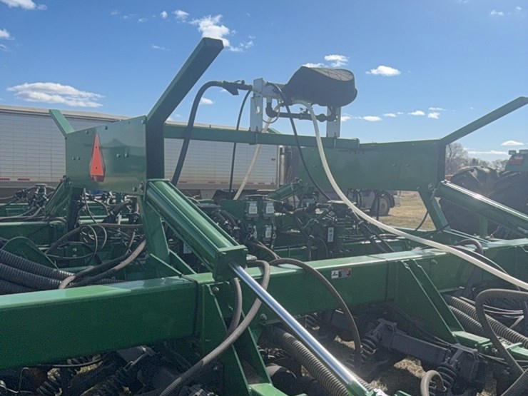 2000-john-deere-1910-image-36