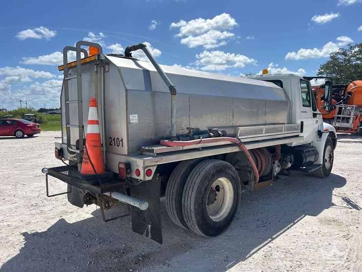 2005-international-durastar-4300-image-3