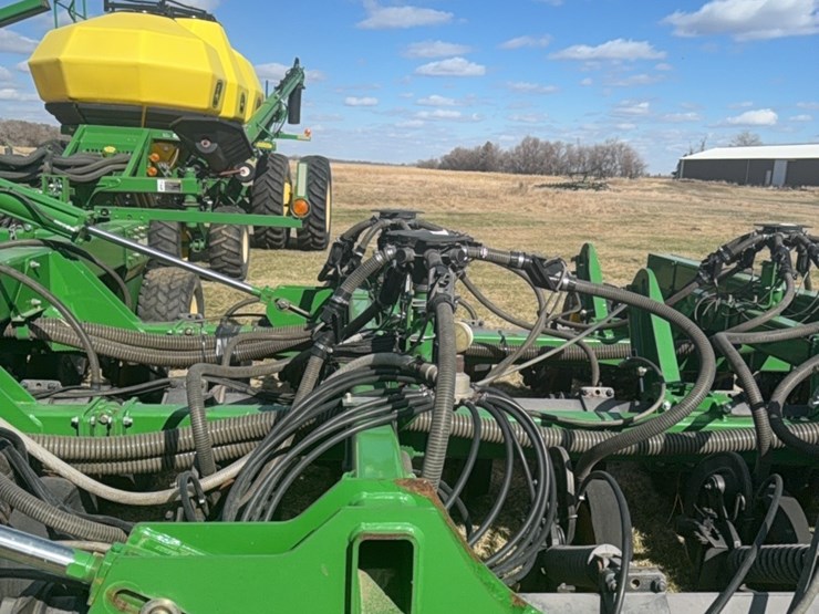 2000-john-deere-1910-image-74