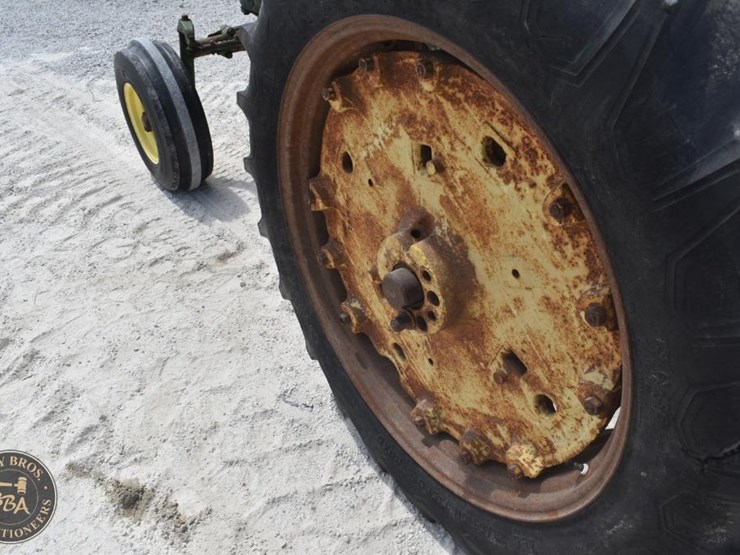 john-deere-3010-image-23