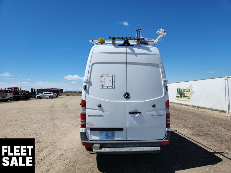 2015-mercedes-benz-sprinter-3500-image-7